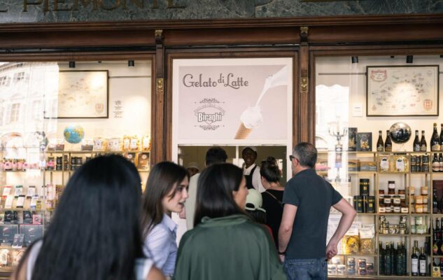 Il “Gelato al Latte” di Biraghi: storica specialità da gustare in Piazza San Carlo