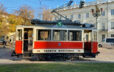 In giro per Torino sul tram storico: viaggio nel tempo a bordo della vettura 116 rosso/crema