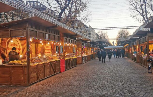 Mercatino Natale piazza Solferino Torino 2023 2024