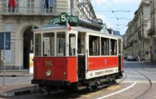 Domenica a Torino sul tram storico: viaggio nel tempo a bordo della vettura 116 rosso/crema