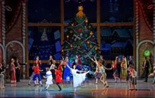 Lo Schiaccianoci di Čajkovskij per il Natale 2024 a Torino sul palco del Teatro Regio