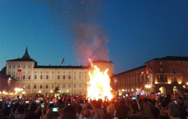 Questa sera a Torino si accende il Farò di San Giovanni 2025