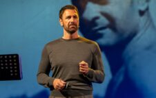 Raoul Bova a Torino nel 2025 con “Il nuotatore di Auschwitz”: data e biglietti