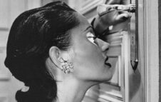 Helmut Newton al Filatoio di Caraglio: la mostra con oltre 100 scatti del grande fotografo
