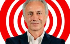 Marco Travaglio arriva a Torino con “Cornuti e contenti”: date e biglietti dello spettacolo