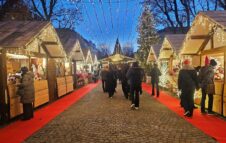 Villaggio di Natale 2025 in piazza Solferino: Casa di Babbo Natale, pista di pattinaggio e mercatino