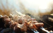 Sagra della Torta di Nocciole De.Co. e dello Stinco 2025: gusto e musica a Giardinetto