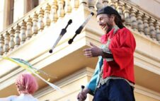 Just For Joy 2025: torna a Torino il Festival Internazionale (e gratuito) di Teatro di Strada