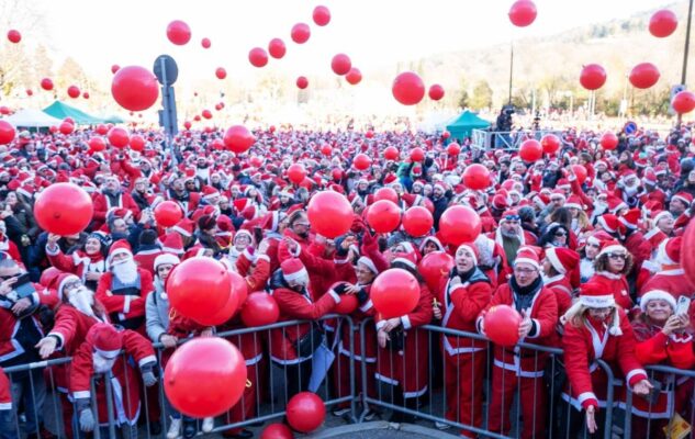 Raduno dei Babbi Natale 2024 a Torino