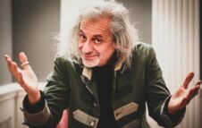 Alessandro Bergonzoni arriva a Venaria con “Arrivano i Dunque”