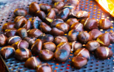 Castagnata 2025: Cassinelle festeggia l’autunno tra fuoco e castagne