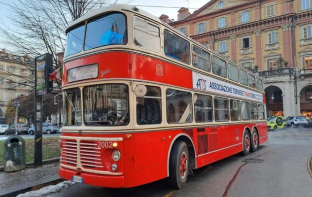Domenica a Torino a bordo dello storico bus a due piani di Italia ’61