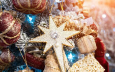 Il mercatino di Natale 2025 torna ad Ameno con l’Adunata Elfica e l’immancabile Vin Brulé