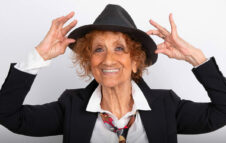 Anna Mazzamauro a Torino nel 2026 con il suo “Brava Bravissima” tra musica e risate