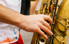 Art & Music Parade a Torino: trampolieri e musica in Piazzetta Reale per il Natale 2025