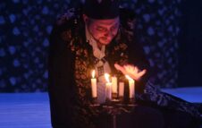 Enrico IV di Pirandello in scena a Torino: identità e finzione nella rilettura contemporanea