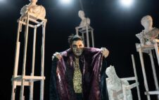 “La città dei vivi” al Teatro Astra di Torino: l'adattamento scenico del romanzo di Nicola Lagioia