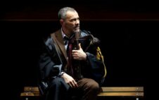 "Malinconico" al Teatro Carignano di Torino: il ritorno del celebre avvocato di De Silva