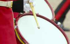 Gli Sbandieratori di Avigliana in piazza a Torino con il loro storico spettacolo folcloristico
