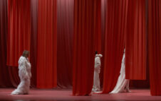 “Anche in casa si possono provare emozioni forti” in scena a Torino tra ironia e segreti di famiglia