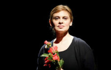 Debora Caprioglio a Torino nel 2026 con un potente monologo su Artemisia Gentileschi