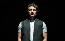 Lui: al Teatro Astra di Torino va in scena la storia vera dell'artista iraniano Ashkan Khatibi