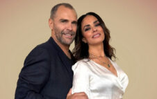 Maria Grazia Cucinotta a Venaria Reale nel 2026 con la commedia “La moglie fantasma”