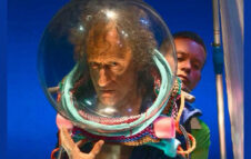 Rezza e Mastrella al Carignano di Torino nel 2026 con “Metadietro” tra caos, risate e assurdità