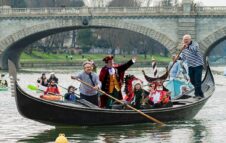 Carnevale di Torino 2026: Sfilata sul Po con Gianduja e Giacometta e le maschere veneziane