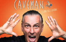 “Caveman” a Torino nel 2026: Maurizio Colombi riporta l'uomo delle caverne al Teatro Alfieri