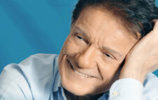 Massimo Ranieri torna a Torino nel 2027 con il suo show “Tutti i sogni ancora in volo”