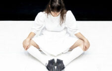 “Mine-Haha”: l’educazione fisica delle fanciulle al Teatro Astra di Torino nel 2026