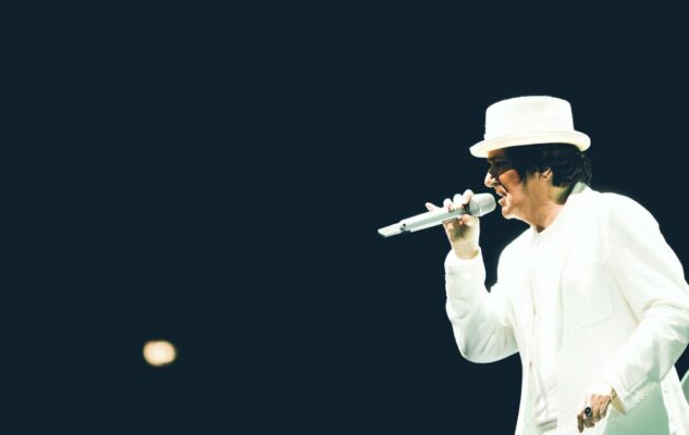 Renato Zero questo weekend a Torino: scaletta, orari e info