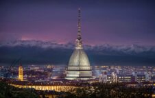 Una Notte al Museo del Cinema a Torino: salita serale alla Mole, drink, musica e arte