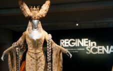 Regine in scena alla Reggia: abiti da sogno in mostra a Venaria