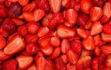 Sagra della Fragola a Sommariva Perno: mercati, sfilate e la "grande fragolata offerta"
