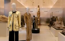 Da McQueen a Roberto Cavalli: a Torino in mostra la moda ispirata all'Antico Egitto