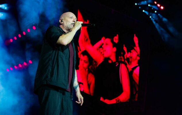 Max Pezzali arriva a Torino: scaletta, orari e info del doppio concerto 2026